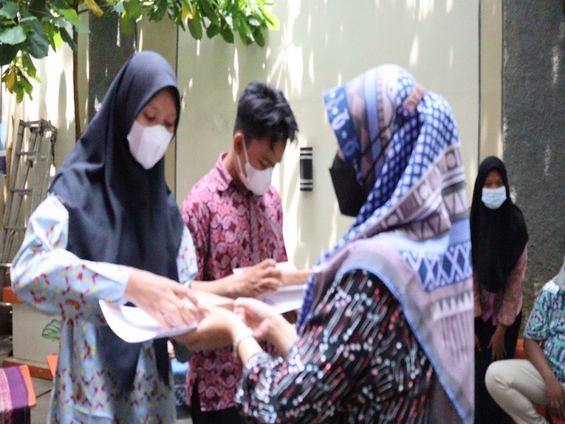 Foto Pemberian hadiah juara classmeeting Tahun Pelajaran 2020/2021